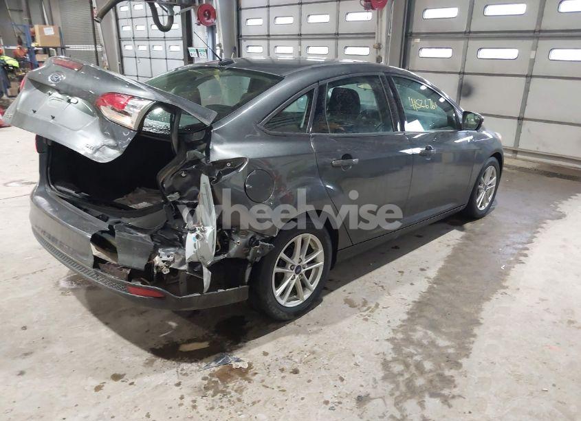 Photo 4 of 2018 Ford Focus SE (VIN 1FADP3F24JL311010)