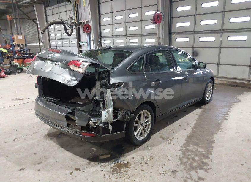 Photo 6 of 2018 Ford Focus SE (VIN 1FADP3F24JL311010)