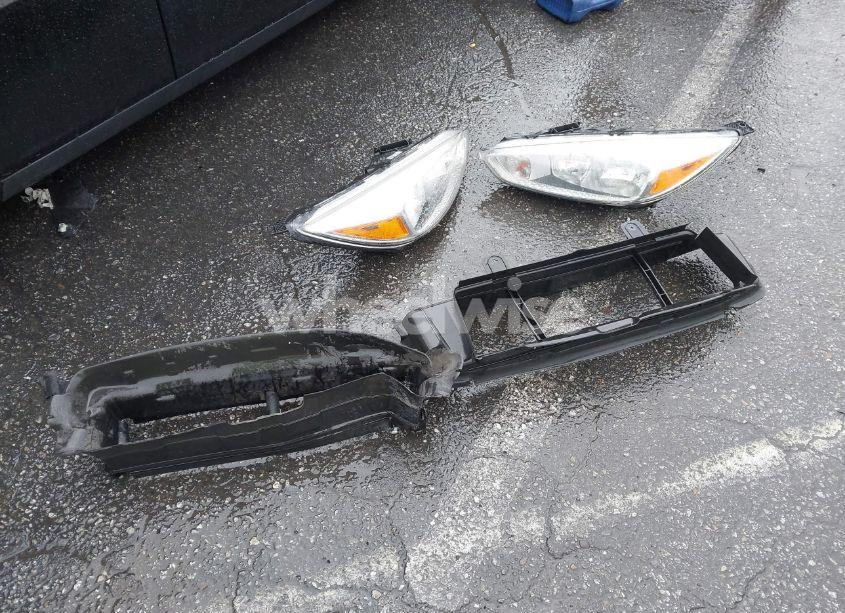 Photo 12 of 2018 Ford Focus SE (VIN 1FADP3F24JL326333)