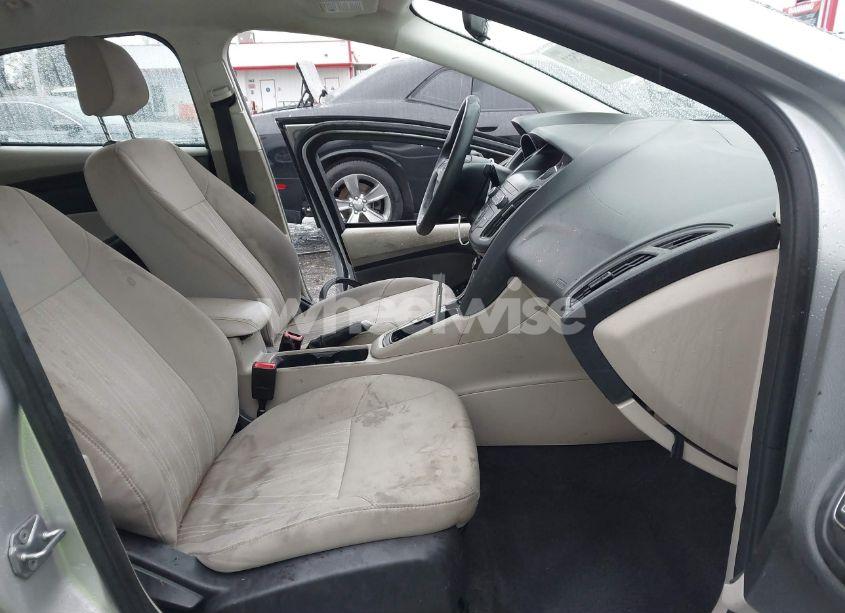 Photo 5 of 2018 Ford Focus SE (VIN 1FADP3F24JL326333)