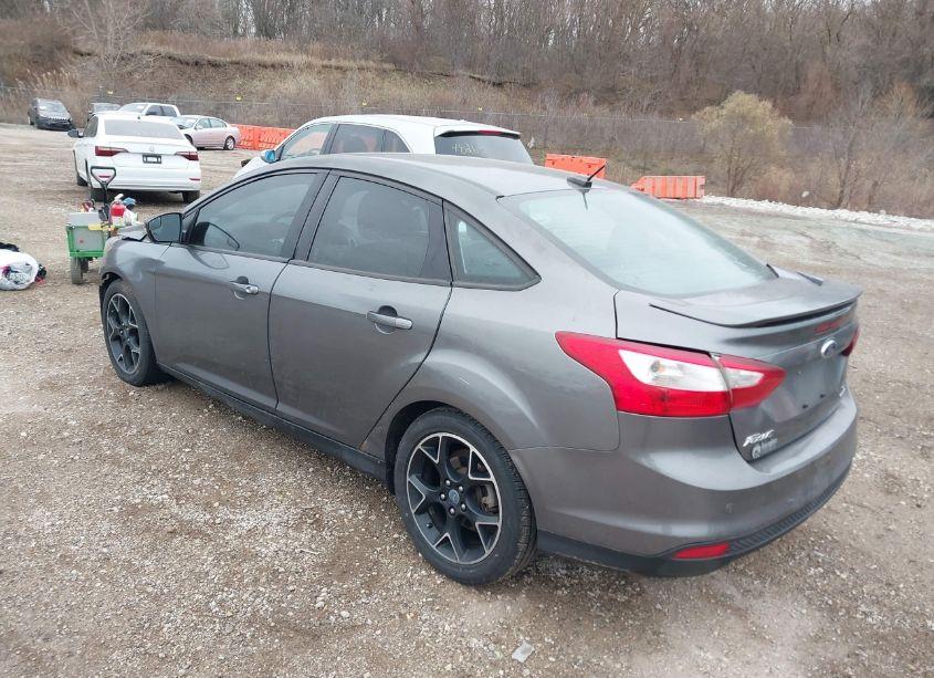 Photo 3 of 2013 Ford Focus SE (VIN 1FADP3F25DL112018)