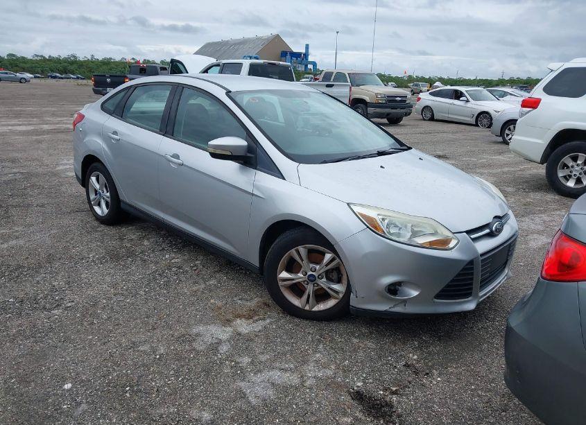 2013 Ford Focus SE (VIN 1FADP3F25DL121852) main photo