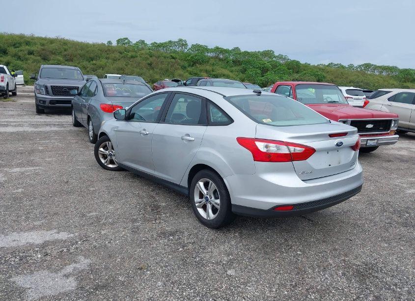 Photo 3 of 2013 Ford Focus SE (VIN 1FADP3F25DL121852)