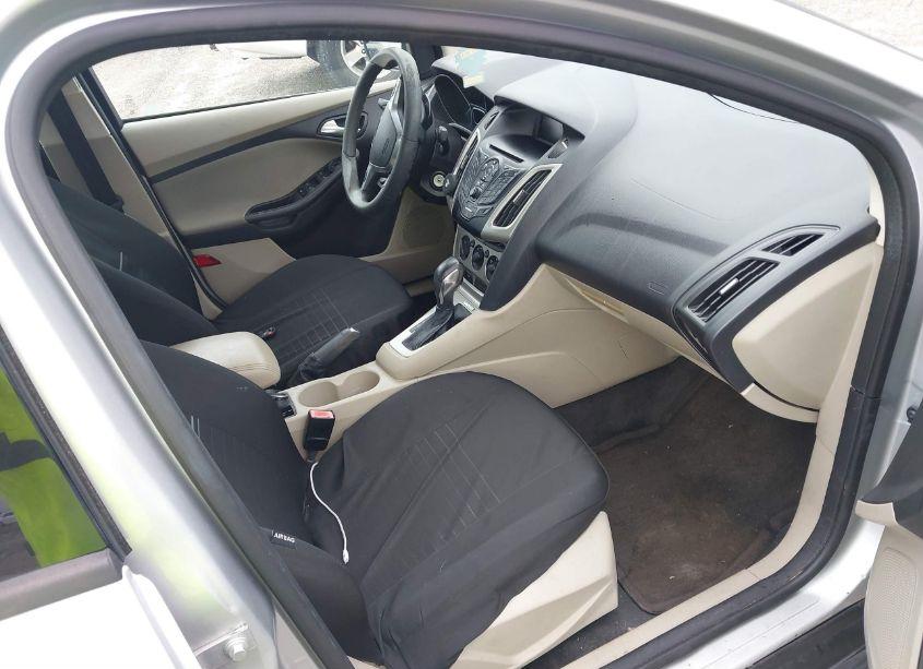Photo 5 of 2013 Ford Focus SE (VIN 1FADP3F25DL121852)