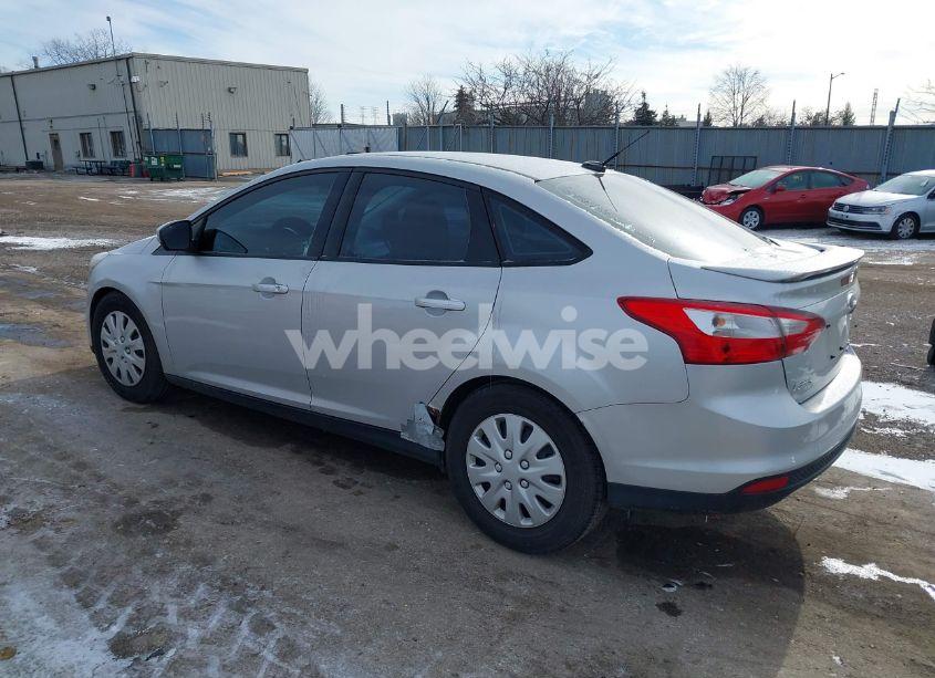Photo 3 of 2013 Ford Focus SE (VIN 1FADP3F25DL136822)
