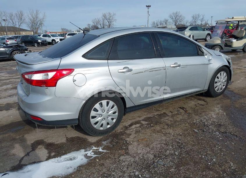 Photo 4 of 2013 Ford Focus SE (VIN 1FADP3F25DL136822)