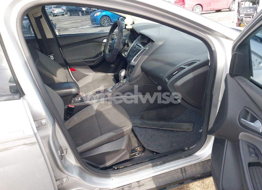 Photo 5 of 2013 Ford Focus SE (VIN 1FADP3F25DL136822)