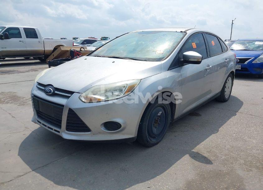 Photo 2 of 2013 Ford Focus SE (VIN 1FADP3F25DL138117)