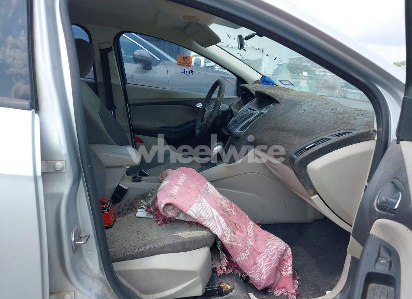 Photo 5 of 2013 Ford Focus SE (VIN 1FADP3F25DL138117)