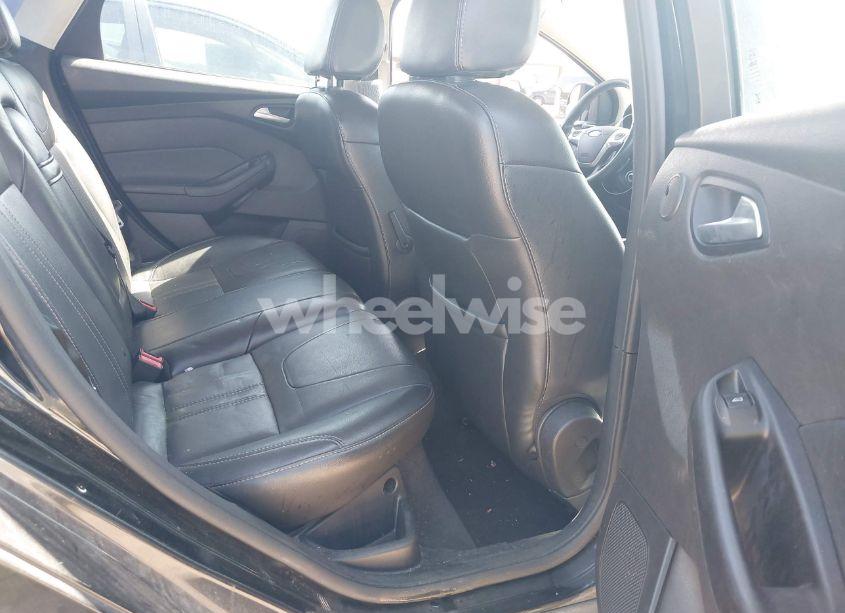 Photo 8 of 2013 Ford Focus SE (VIN 1FADP3F25DL152406)