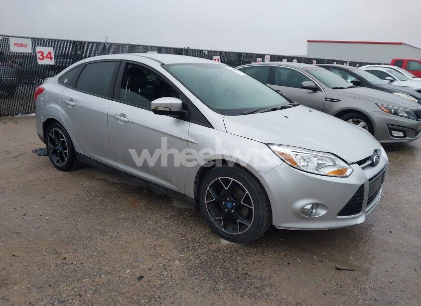 2013 Ford Focus SE (VIN 1FADP3F25DL183283) main photo