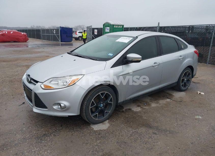 Photo 2 of 2013 Ford Focus SE (VIN 1FADP3F25DL183283)