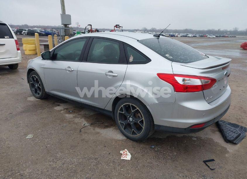 Photo 3 of 2013 Ford Focus SE (VIN 1FADP3F25DL183283)