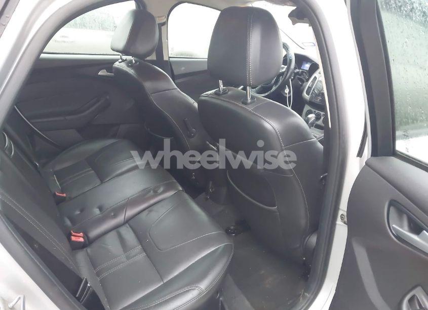 Photo 8 of 2013 Ford Focus SE (VIN 1FADP3F25DL183283)