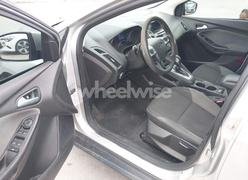 Photo 12 of 2013 Ford Focus SE (VIN 1FADP3F25DL189133)