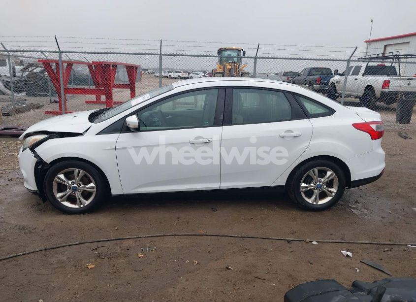Photo 14 of 2013 Ford Focus SE (VIN 1FADP3F25DL221207)