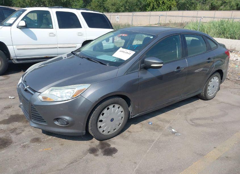 Photo 2 of 2013 Ford Focus SE (VIN 1FADP3F25DL222115)