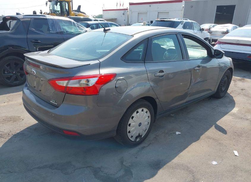 Photo 4 of 2013 Ford Focus SE (VIN 1FADP3F25DL222115)