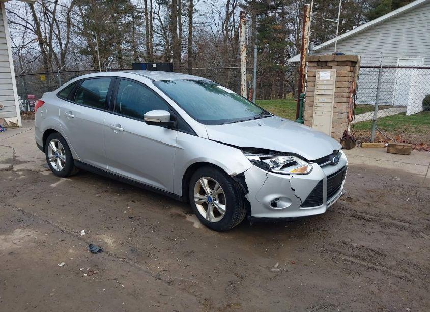 2013 Ford Focus SE (VIN 1FADP3F25DL236175) main photo