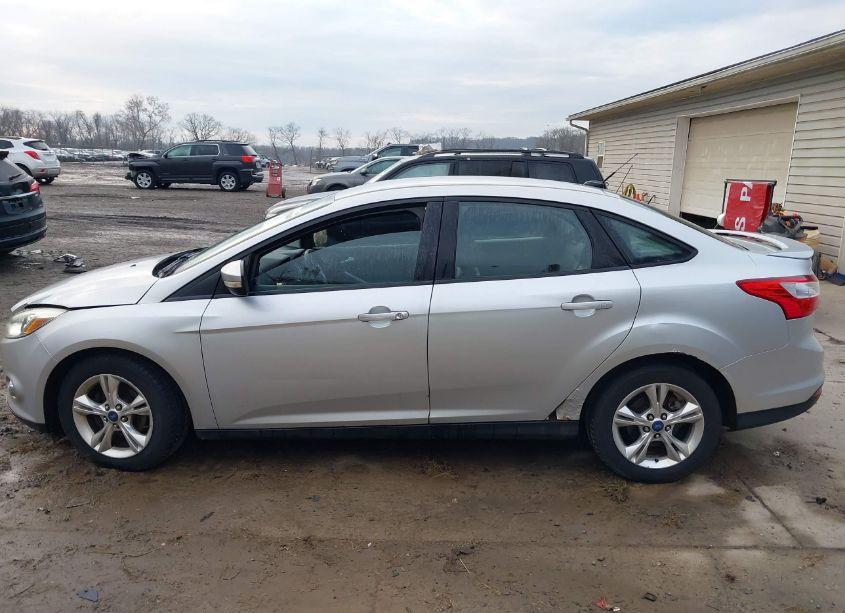 Photo 14 of 2013 Ford Focus SE (VIN 1FADP3F25DL236175)