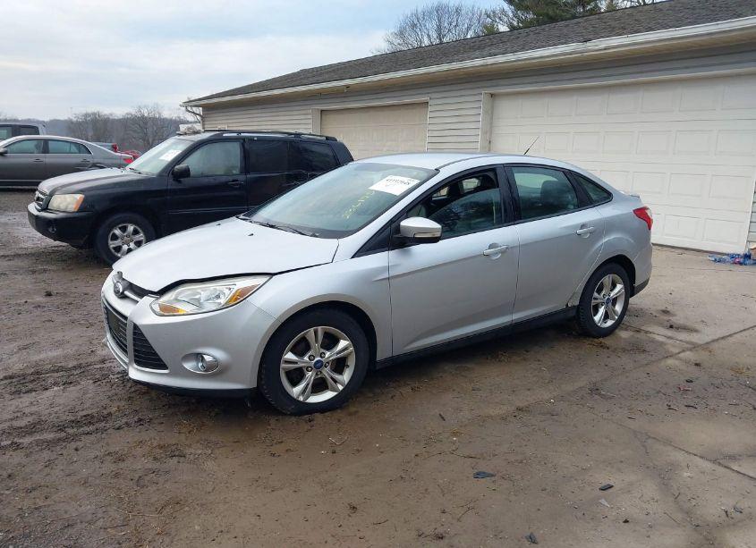 Photo 2 of 2013 Ford Focus SE (VIN 1FADP3F25DL236175)
