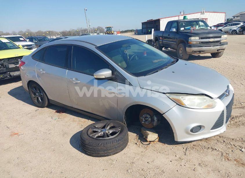 2013 Ford Focus SE (VIN 1FADP3F25DL259777) main photo