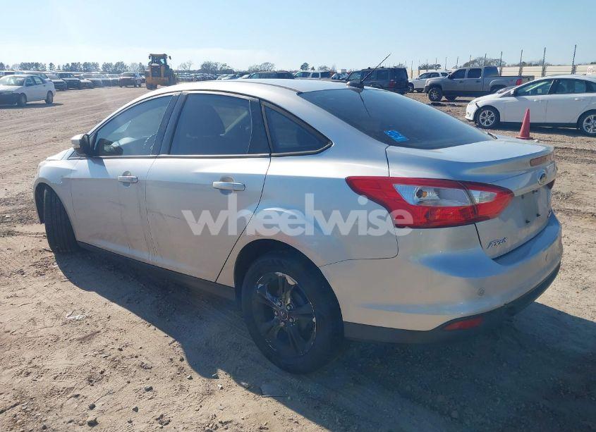 Photo 3 of 2013 Ford Focus SE (VIN 1FADP3F25DL259777)