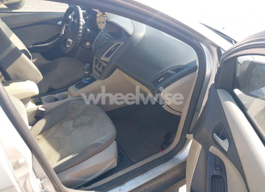 Photo 5 of 2013 Ford Focus SE (VIN 1FADP3F25DL259777)