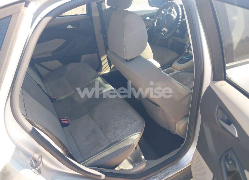Photo 8 of 2013 Ford Focus SE (VIN 1FADP3F25DL259777)