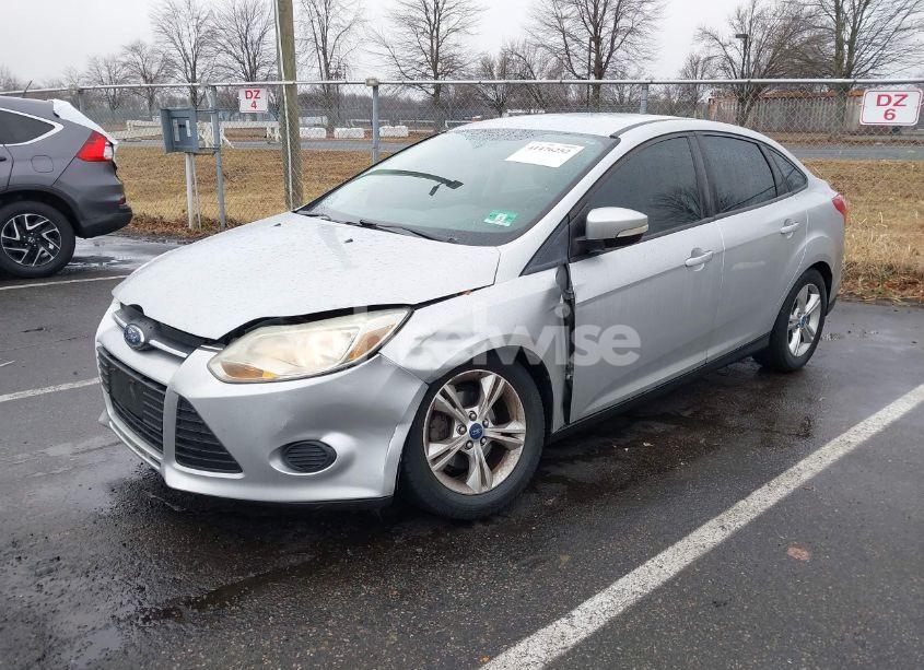 Photo 2 of 2013 Ford Focus SE (VIN 1FADP3F25DL266468)