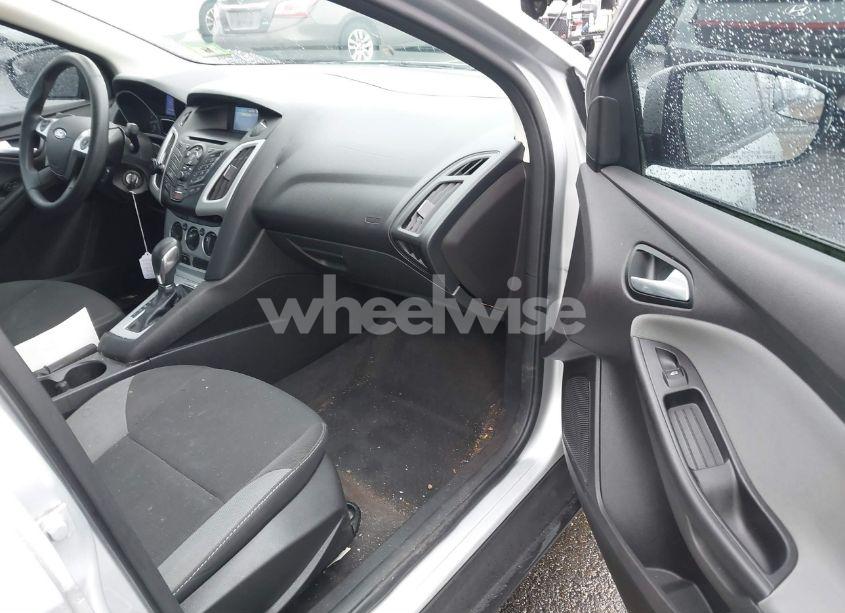 Photo 5 of 2013 Ford Focus SE (VIN 1FADP3F25DL266468)