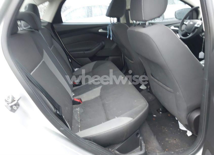 Photo 8 of 2013 Ford Focus SE (VIN 1FADP3F25DL266468)