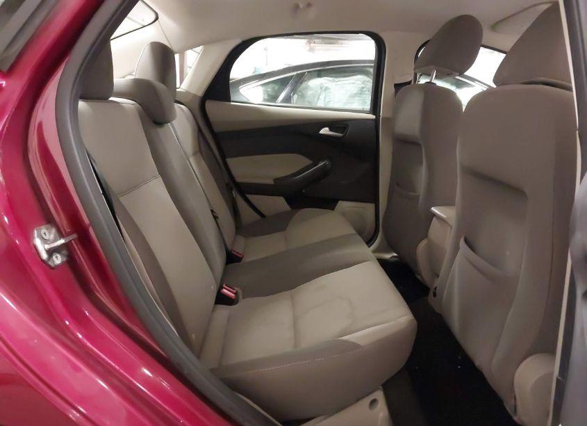 Photo 8 of 2013 Ford Focus SE (VIN 1FADP3F25DL271153)