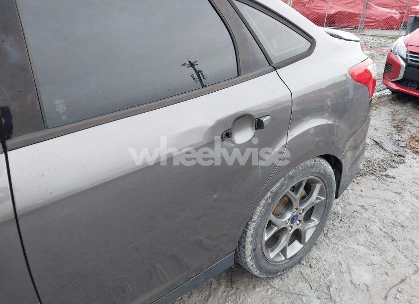 Photo 12 of 2013 Ford Focus SE (VIN 1FADP3F25DL327141)