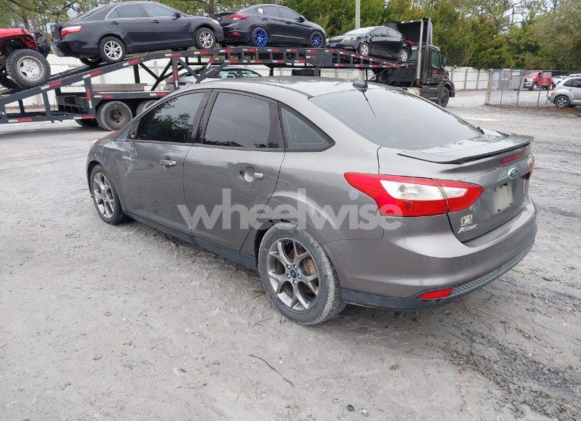 Photo 3 of 2013 Ford Focus SE (VIN 1FADP3F25DL327141)