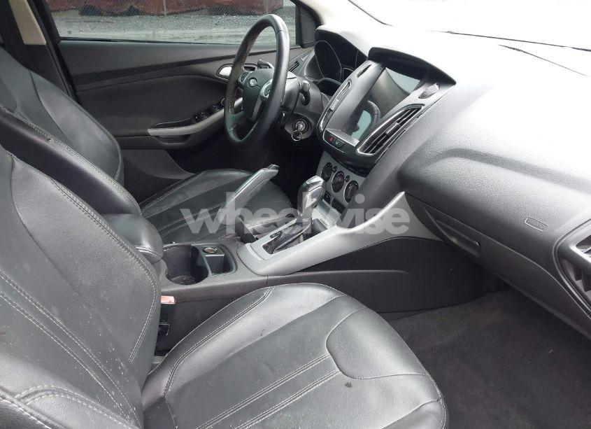 Photo 5 of 2013 Ford Focus SE (VIN 1FADP3F25DL327141)