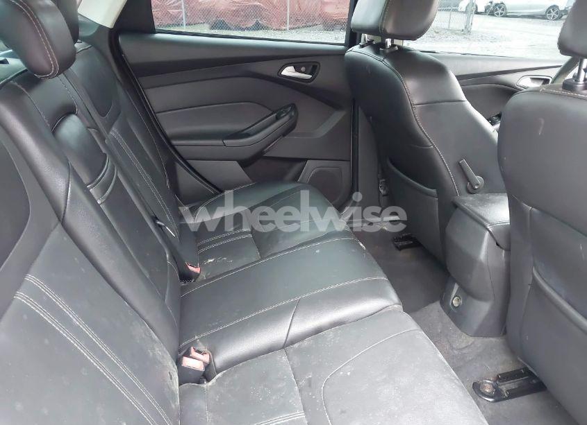 Photo 8 of 2013 Ford Focus SE (VIN 1FADP3F25DL327141)