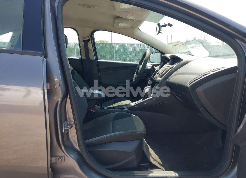 Photo 5 of 2013 Ford Focus SE (VIN 1FADP3F25DL337961)