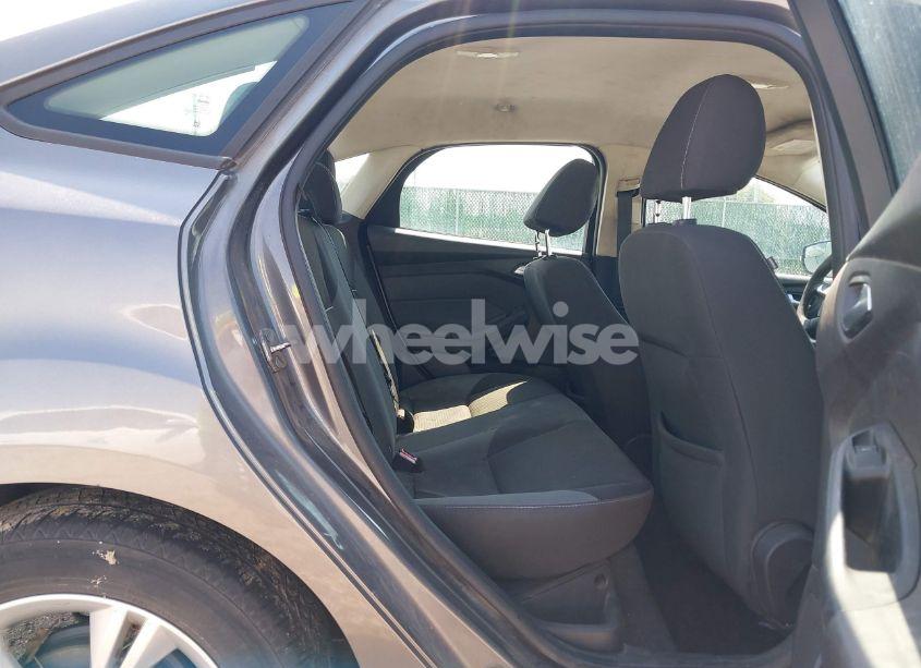 Photo 8 of 2013 Ford Focus SE (VIN 1FADP3F25DL337961)