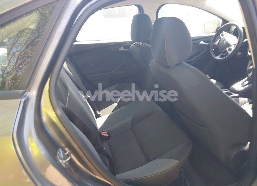 Photo 8 of 2013 Ford Focus SE (VIN 1FADP3F25DL351343)