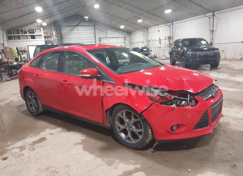 2013 Ford Focus SE (VIN 1FADP3F25DL354419) main photo