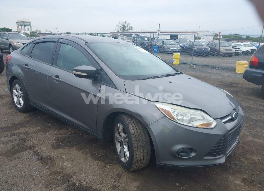 2013 Ford Focus SE (VIN 1FADP3F25DL358423) main photo
