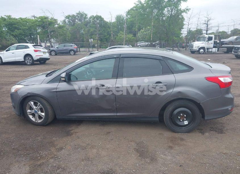 Photo 14 of 2013 Ford Focus SE (VIN 1FADP3F25DL358423)