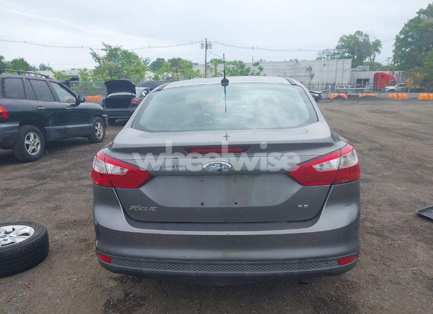 Photo 16 of 2013 Ford Focus SE (VIN 1FADP3F25DL358423)