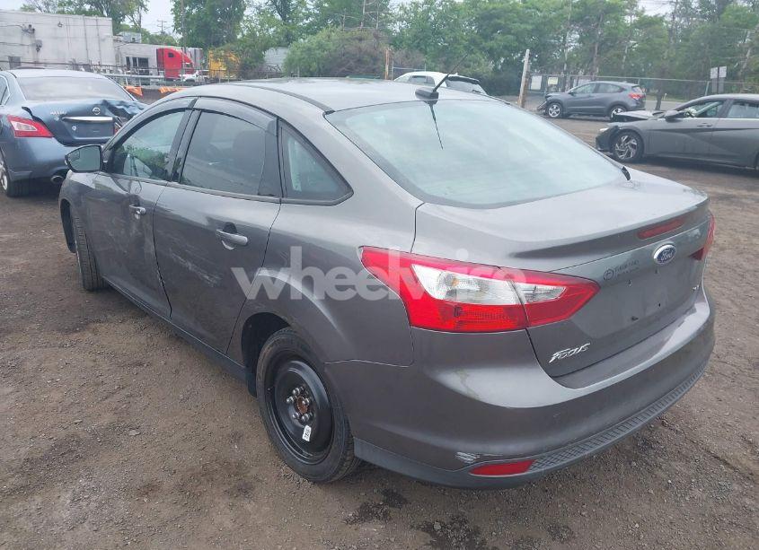 Photo 3 of 2013 Ford Focus SE (VIN 1FADP3F25DL358423)