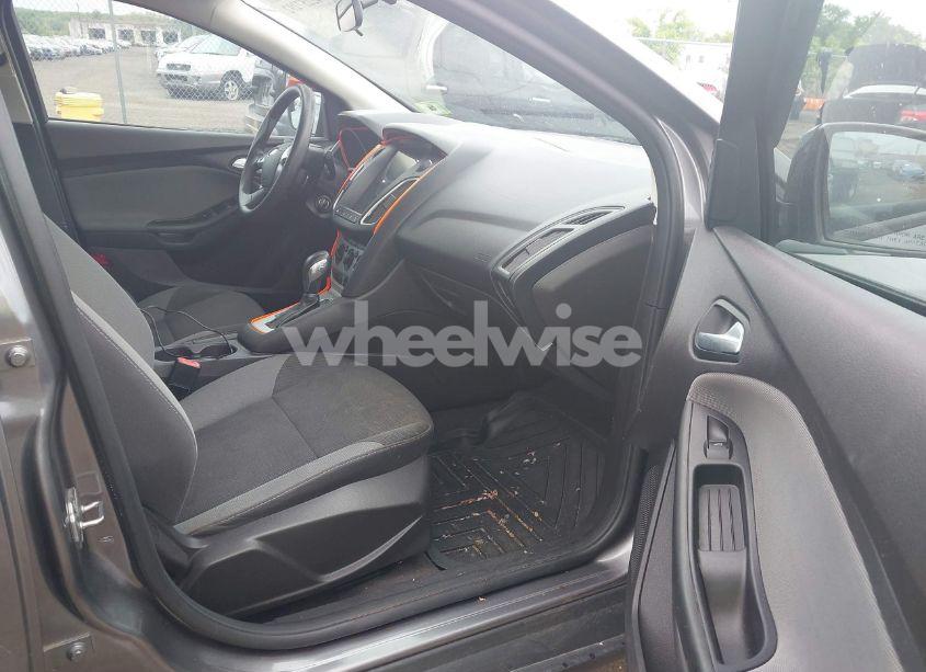 Photo 5 of 2013 Ford Focus SE (VIN 1FADP3F25DL358423)