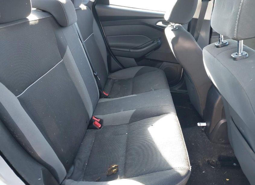 Photo 8 of 2013 Ford Focus SE (VIN 1FADP3F25DL361029)