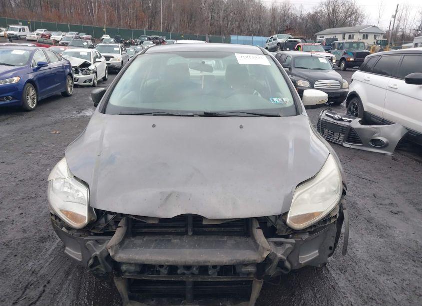 Photo 12 of 2014 Ford Focus SE (VIN 1FADP3F25EL105989)