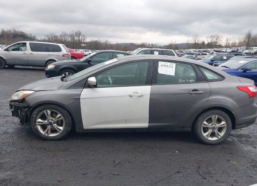 Photo 14 of 2014 Ford Focus SE (VIN 1FADP3F25EL105989)