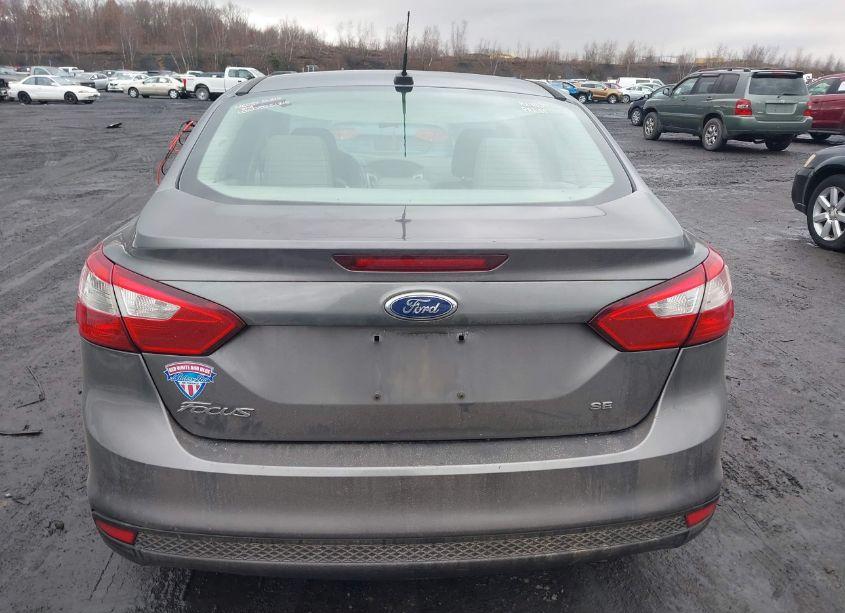 Photo 16 of 2014 Ford Focus SE (VIN 1FADP3F25EL105989)